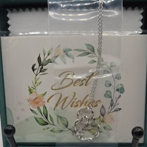 Chic Silver Necklace with Pendant